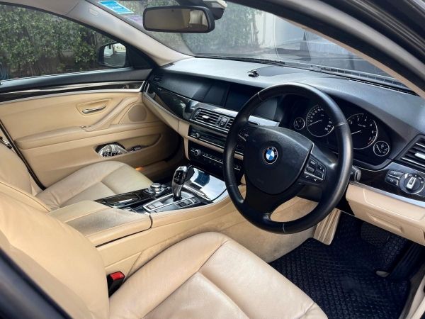 BMW520i ปี2011 สภาพดี รถบ้าน มือเดียว ออกป้ายแดง รูปที่ 4